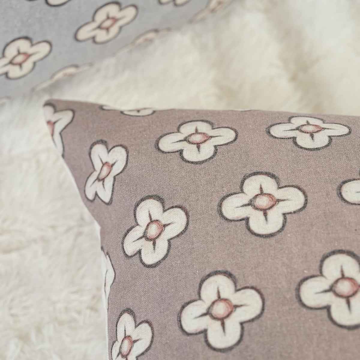 GEEORY Quatrefoil Taupe Throw Pillow Covers 2 Pack, 18x18 Farmhouse Decor