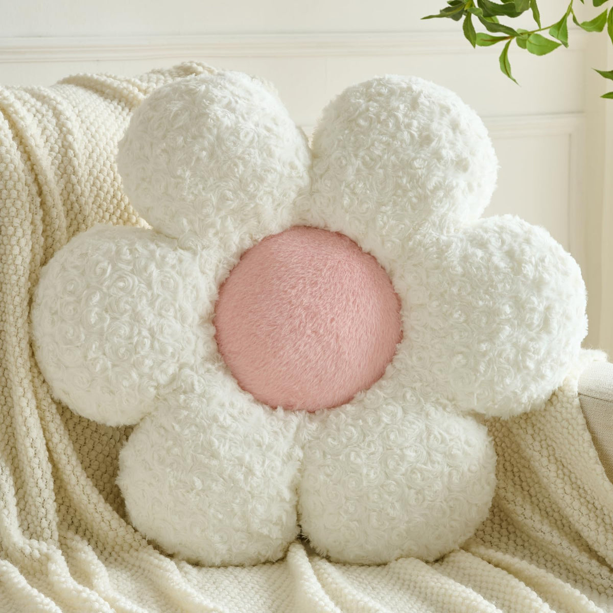 Flower Pillows, Decorative Throw Pillow with Soft Plush for Couch, Flower Shaped Pillow Home Decor Daisy Pillow for Bed (Pink, 14.9 Inches)