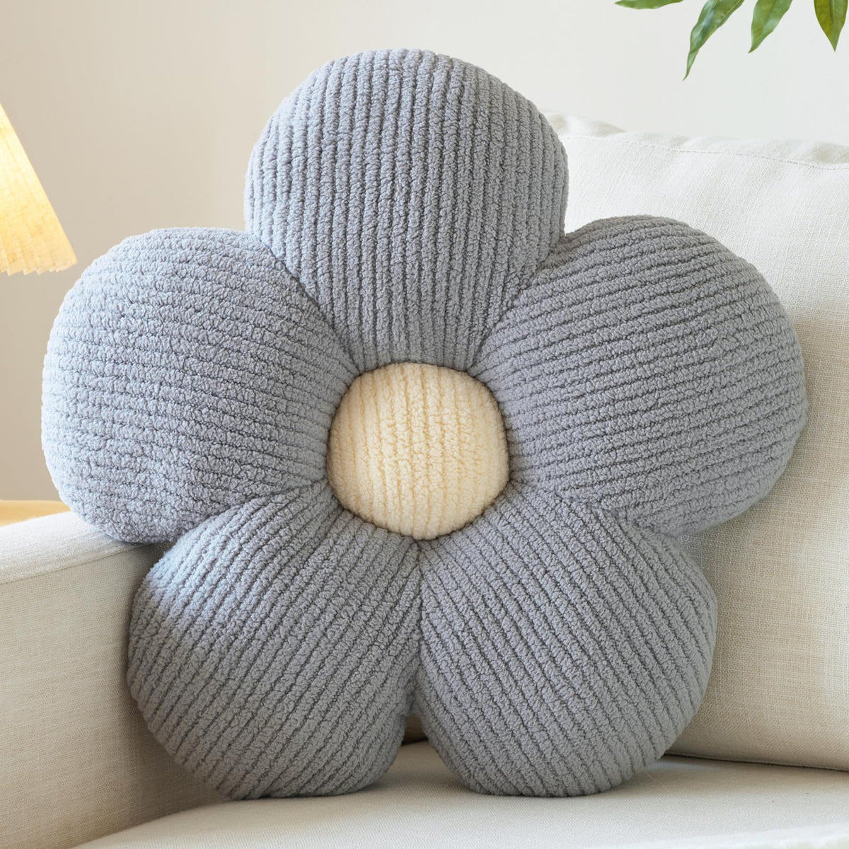 Flower Pillow, Decorative Throw Pillow for Couch, Cute Decor Pillows for Bed, Aesthetic Flower Shaped Pillow Fun Cushion (Lavender Purple, 14.9 Inches)