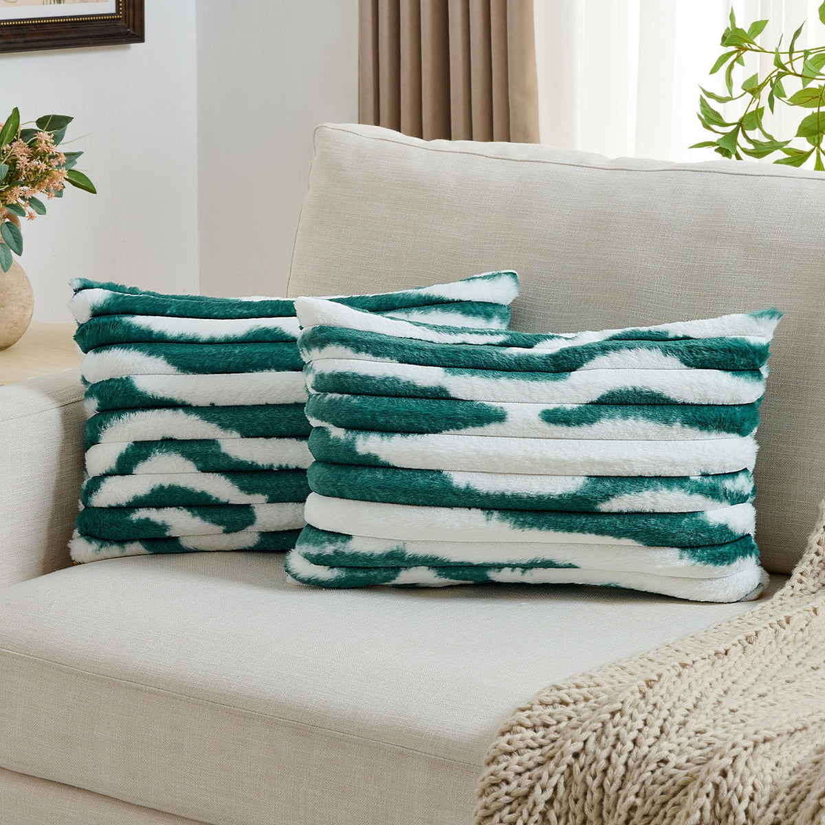 FUTEI Pack of 2 Faux Fur Throw Pillow Covers 18x18 Inch, Navy Blue White