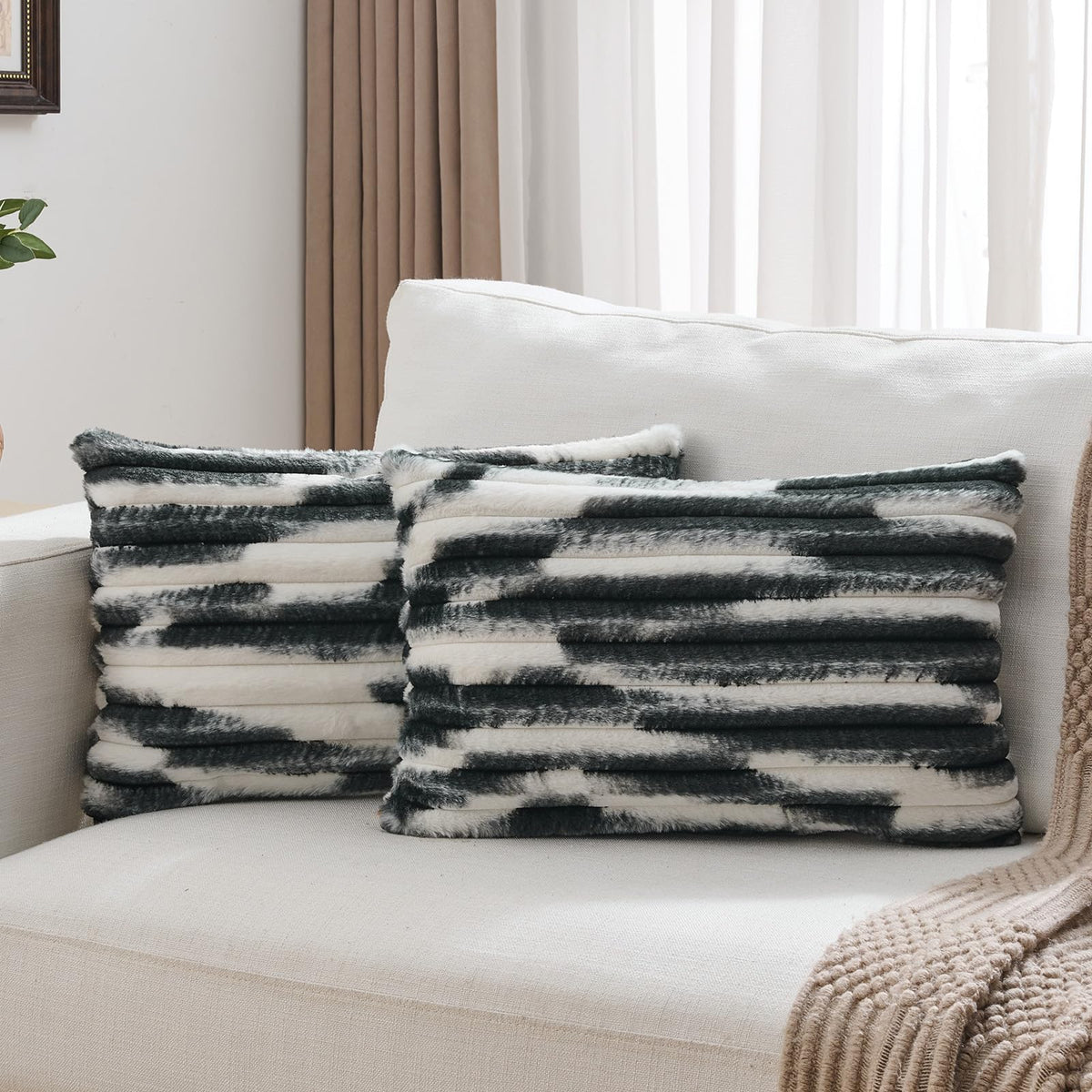 FUTEI Pack of 2 Faux Fur Throw Pillow Covers 18x18 Inch, Navy Blue White