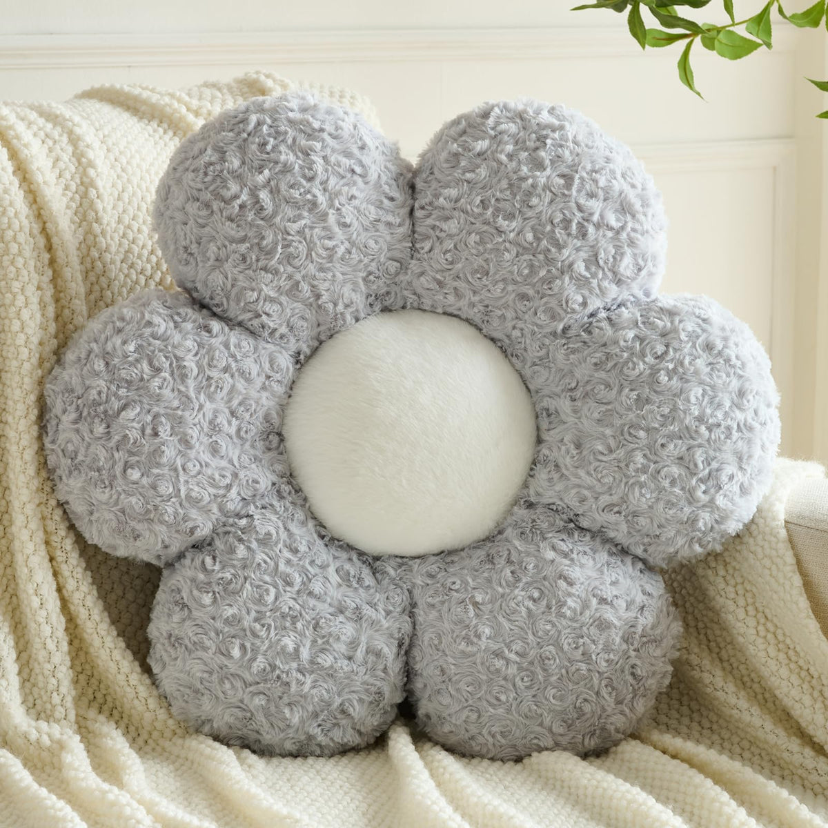 Flower Pillows, Decorative Throw Pillow with Soft Plush for Couch, Flower Shaped Pillow Home Decor Daisy Pillow for Bed (Pink, 14.9 Inches)