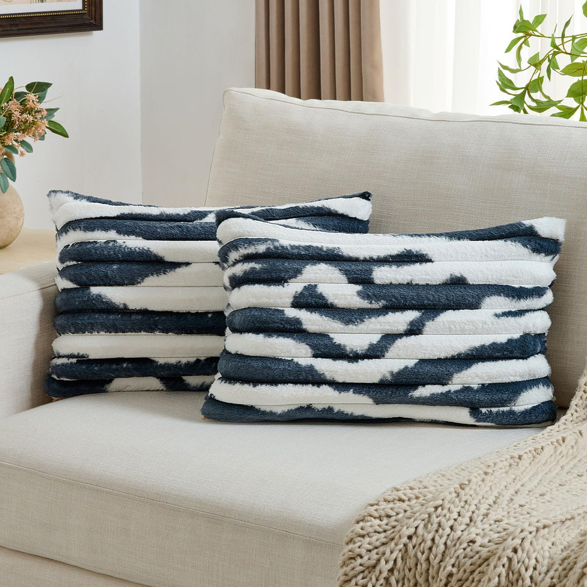 FUTEI Pack of 2 Faux Fur Throw Pillow Covers 18x18 Inch, Navy Blue White