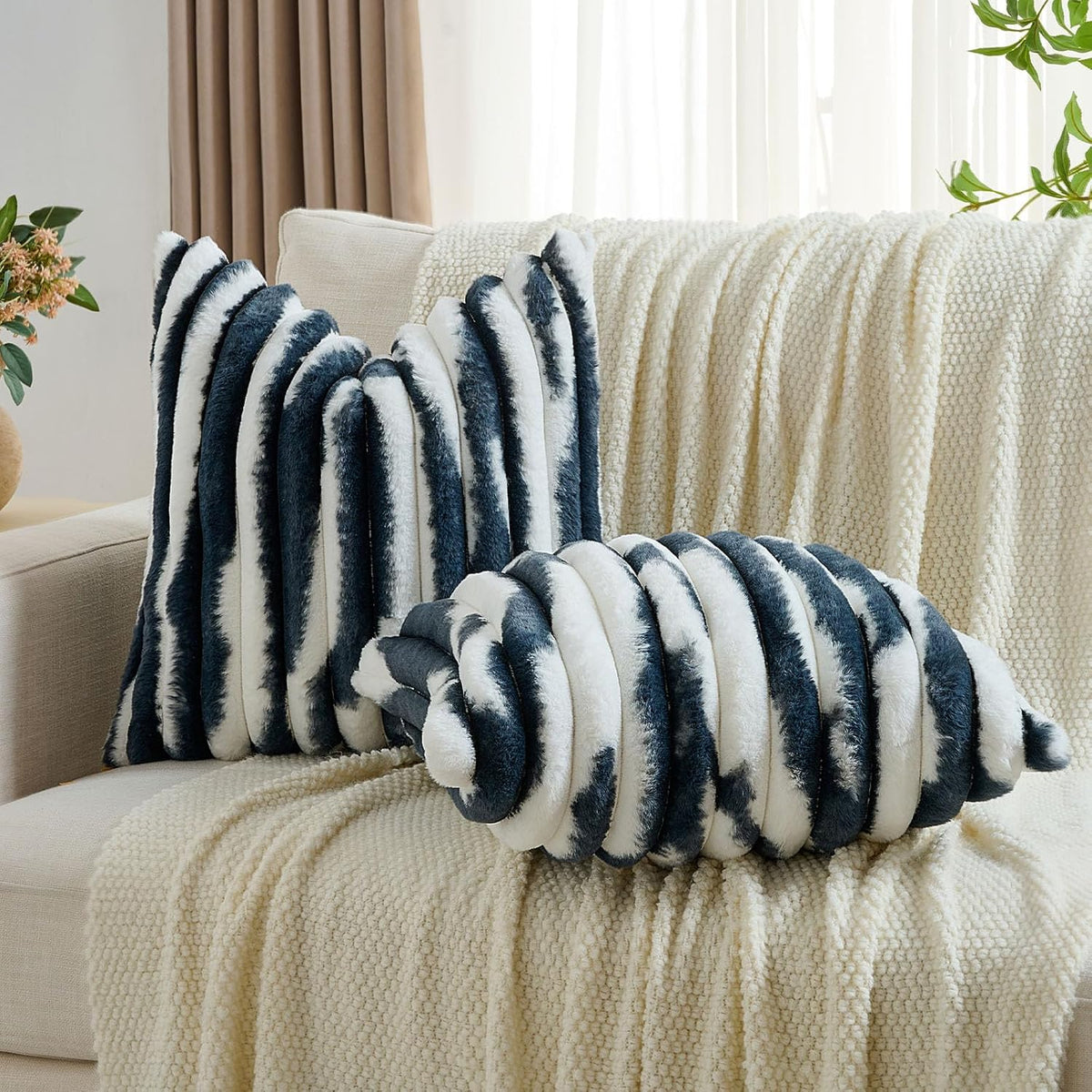 FUTEI Pack of 2 Faux Fur Throw Pillow Covers 18x18 Inch, Navy Blue White