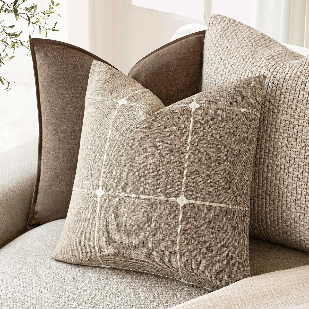 Foindtower Pack of 2 Decorative Faux Linen Jacquard Check Throw Pillow Covers Farmhouse Cushion Cover with Grid Textured Accent Pillowcase for Couch Sofa Living Room Home Decor,20×20 Inch,Oatmeal