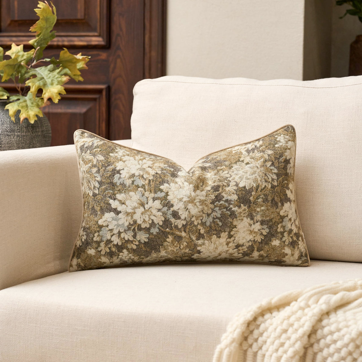 Yangest Neutral Floral Pillow Cover 18 x18 Inches, Vintage Chenille Square Throw Pillow Cover Soft Decorative Farmhouse Accent Couch Pillow Cover for Living Room Bedroom, Beige