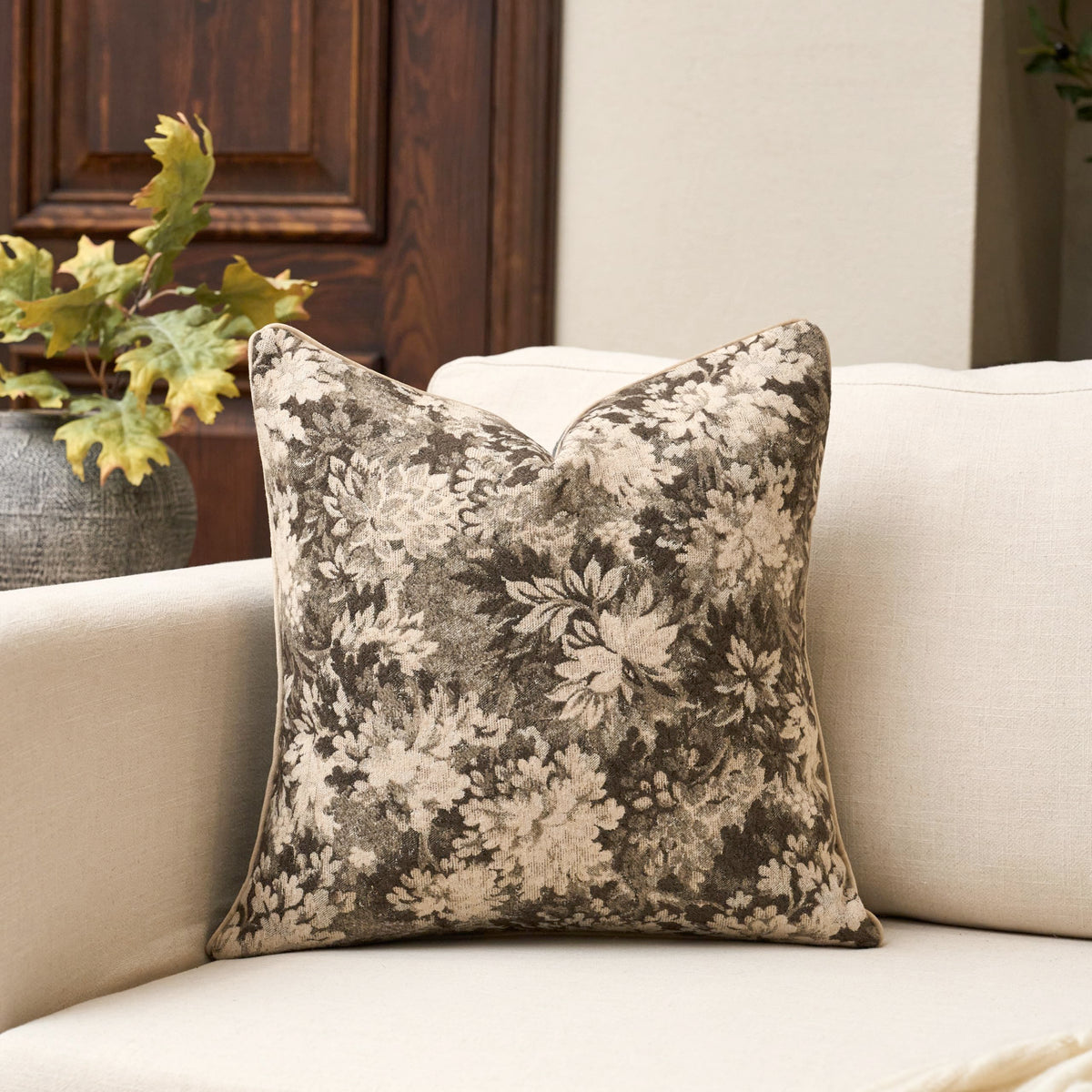 Yangest Neutral Floral Pillow Cover 18 x18 Inches, Vintage Chenille Square Throw Pillow Cover Soft Decorative Farmhouse Accent Couch Pillow Cover for Living Room Bedroom, Beige