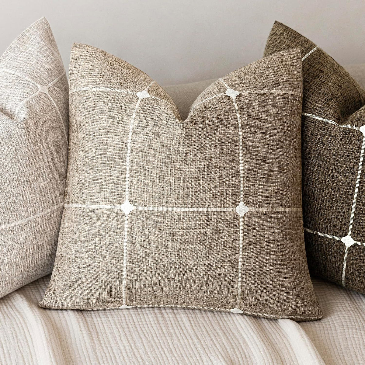 Foindtower Pack of 2 Decorative Faux Linen Jacquard Check Throw Pillow Covers Farmhouse Cushion Cover with Grid Textured Accent Pillowcase for Couch Sofa Living Room Home Decor,20×20 Inch,Oatmeal