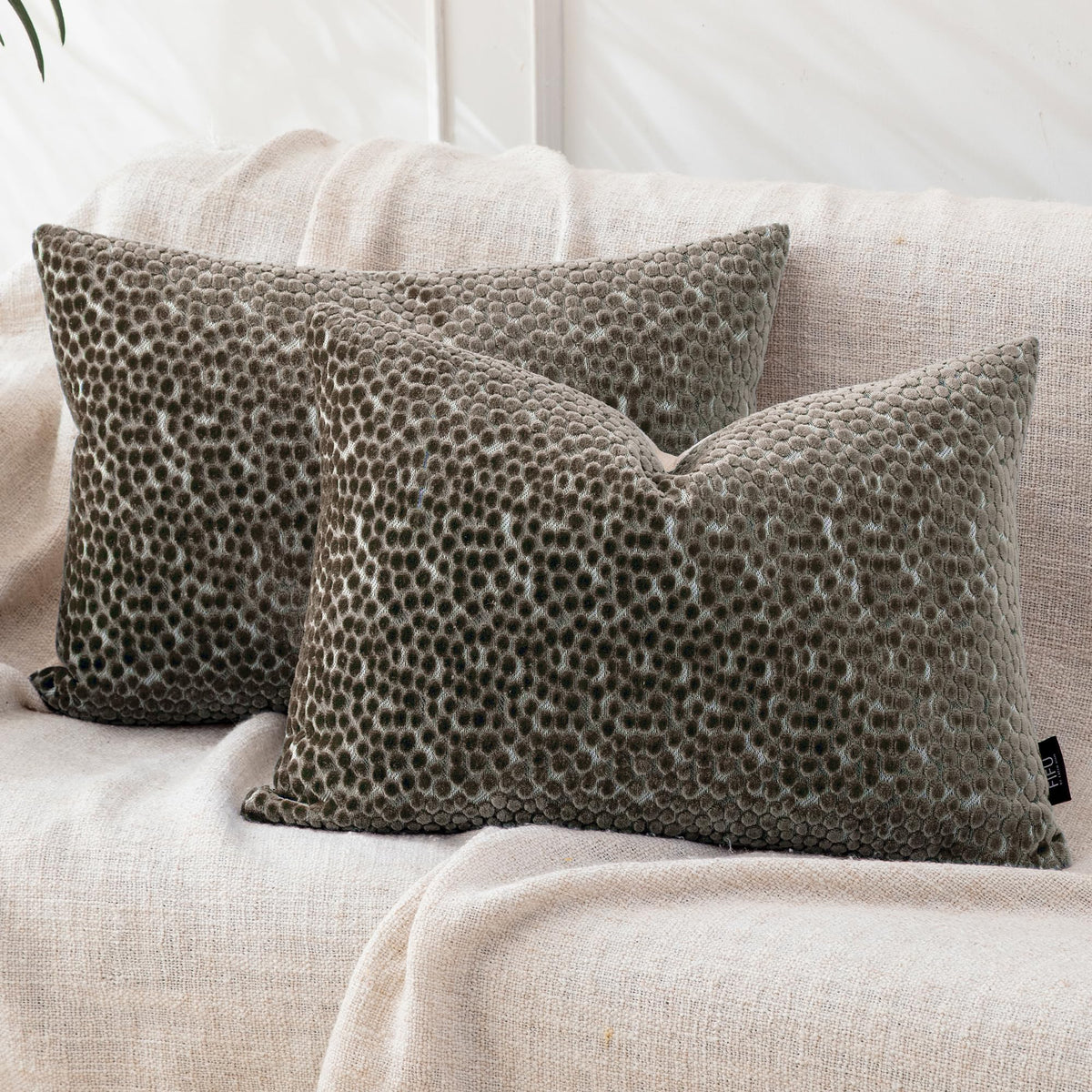 FIFU 18x18 Inch Throw Pillow Covers Set of 2, Jacquard Velvet,Dusty Purple