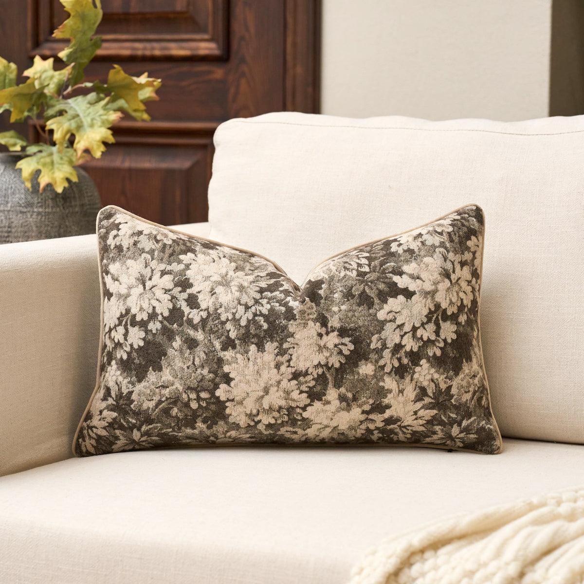Yangest Neutral Floral Pillow Cover 18 x18 Inches, Vintage Chenille Square Throw Pillow Cover Soft Decorative Farmhouse Accent Couch Pillow Cover for Living Room Bedroom, Beige