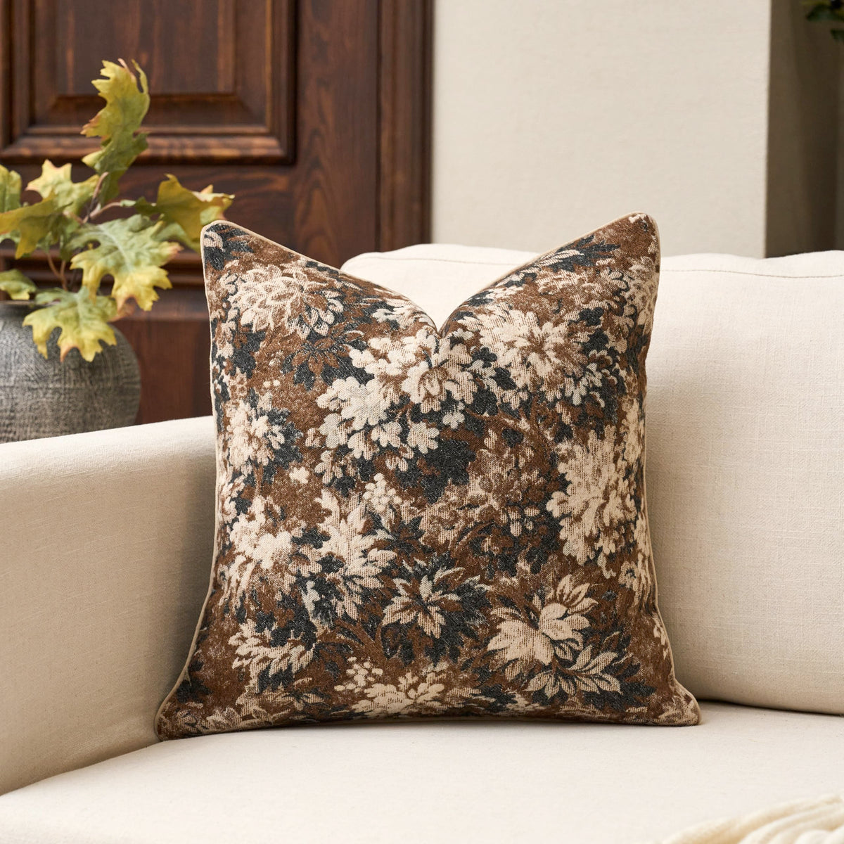 Yangest Neutral Floral Pillow Cover 18 x18 Inches, Vintage Chenille Square Throw Pillow Cover Soft Decorative Farmhouse Accent Couch Pillow Cover for Living Room Bedroom, Beige